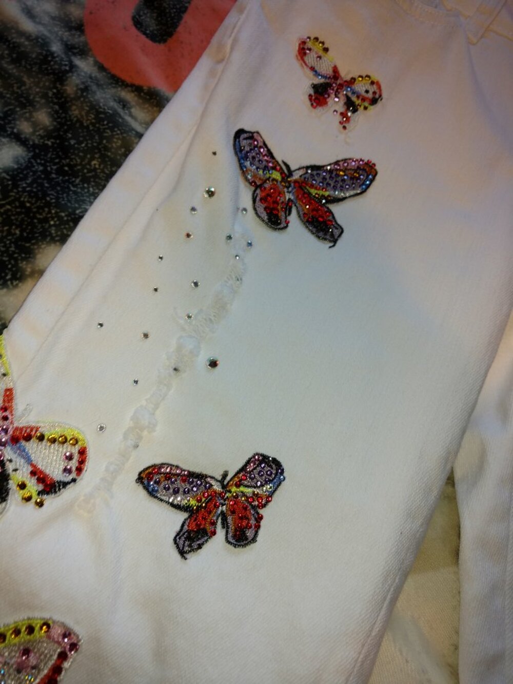 Boston Proper Distressed Butterfly Patch Embellished White Jeans Sz.0 - Picture 6 of 13
